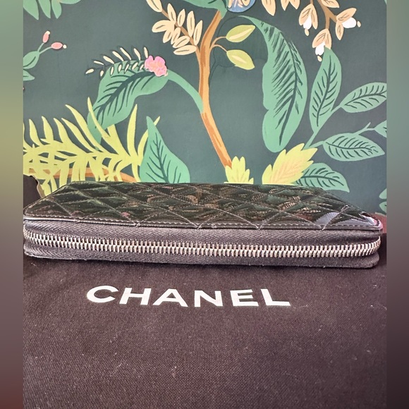 CHANEL Matelasse Quilted Black Patent Caviar Leather Round Zip Long Wallet ๐ค๐ฅ - Picture 10 of 13